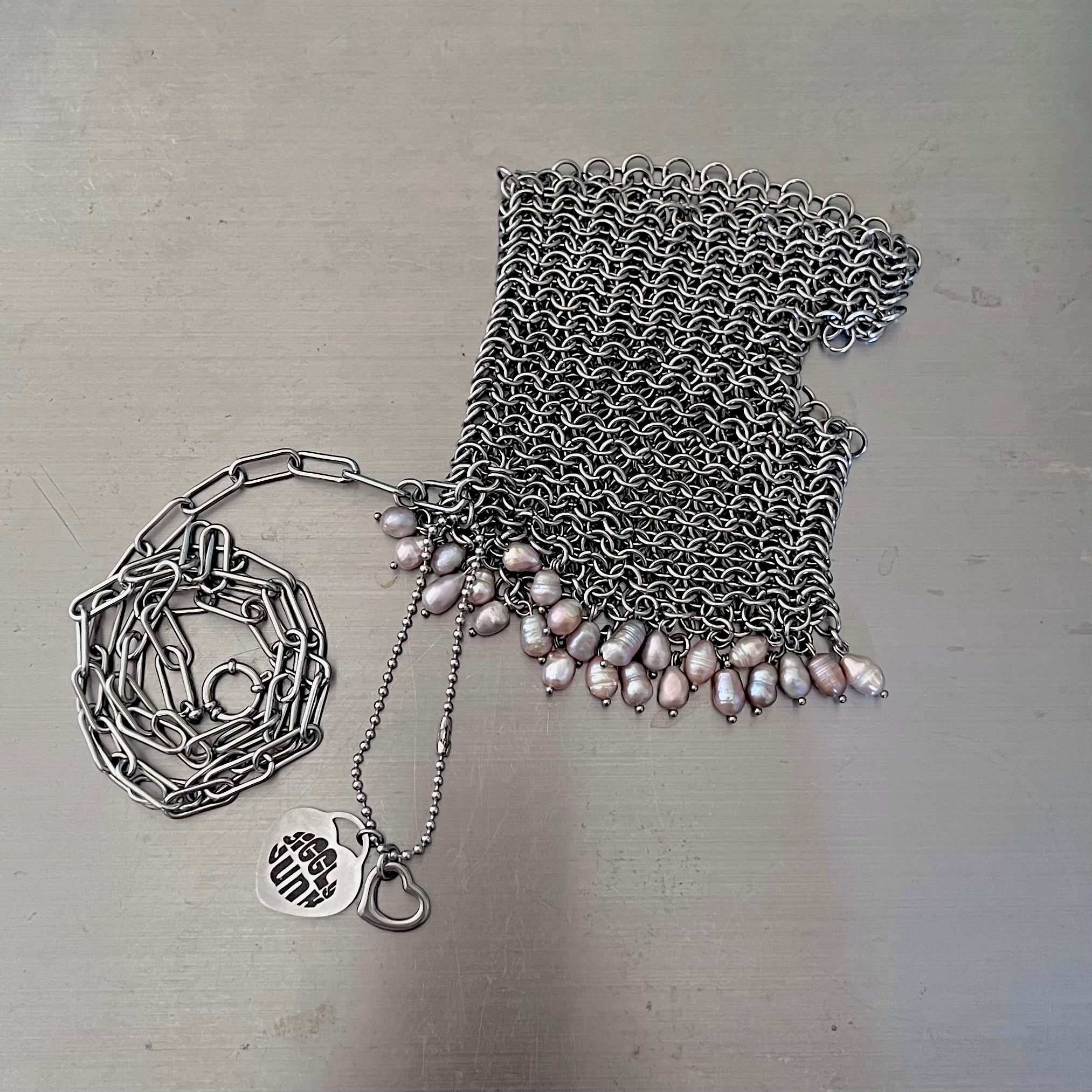 The “PEARL CUFFLING” Jiggly