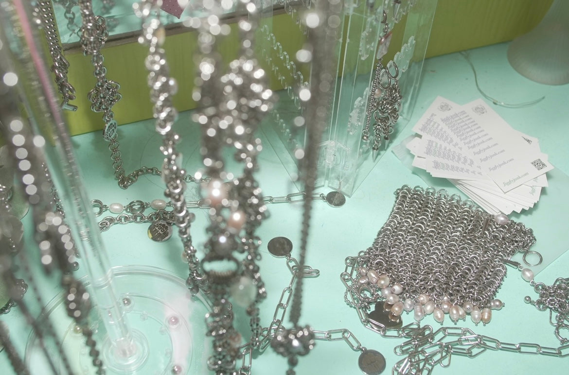 The “PEARL CUFFLING” Jiggly